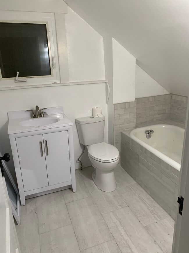 Building Photo - 1845 King Ave