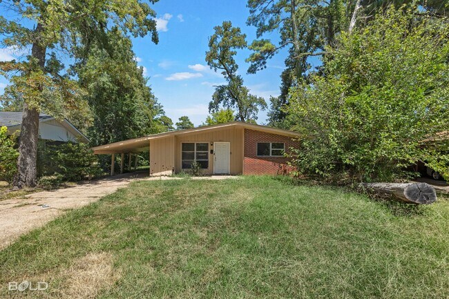 Building Photo - 835 Pine Tree Dr