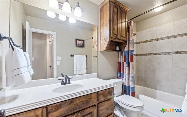 Building Photo - 611 Kelly Dr