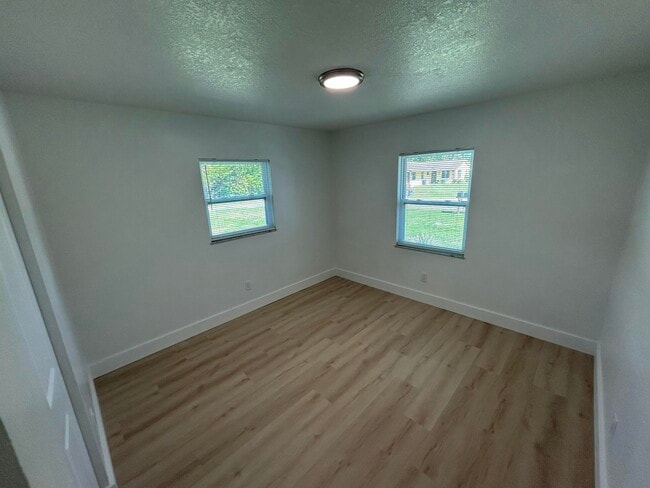 Building Photo - 2135 Sibley Ave