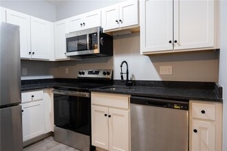 Building Photo - 6899 Post Rd