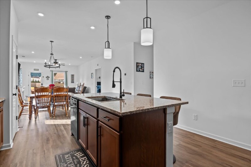 Building Photo - 1010 Village Ct