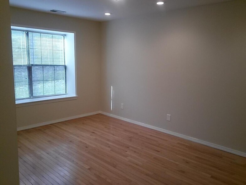 Building Photo - 510 Sunshine Ct