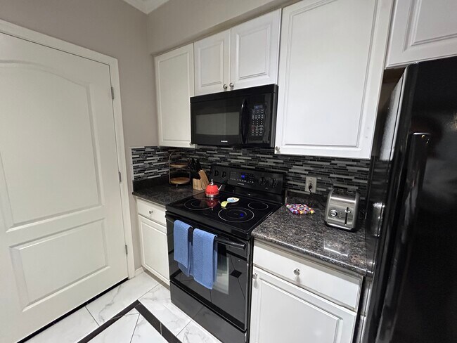 Building Photo - 1701 E Colter St