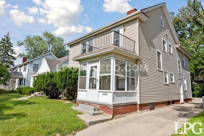 Primary Photo - 2030 Wyndhurst Rd