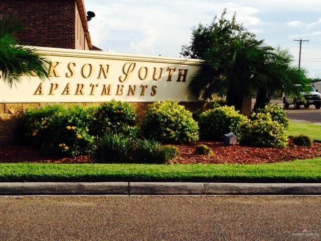 Building Photo - 19 West Dr