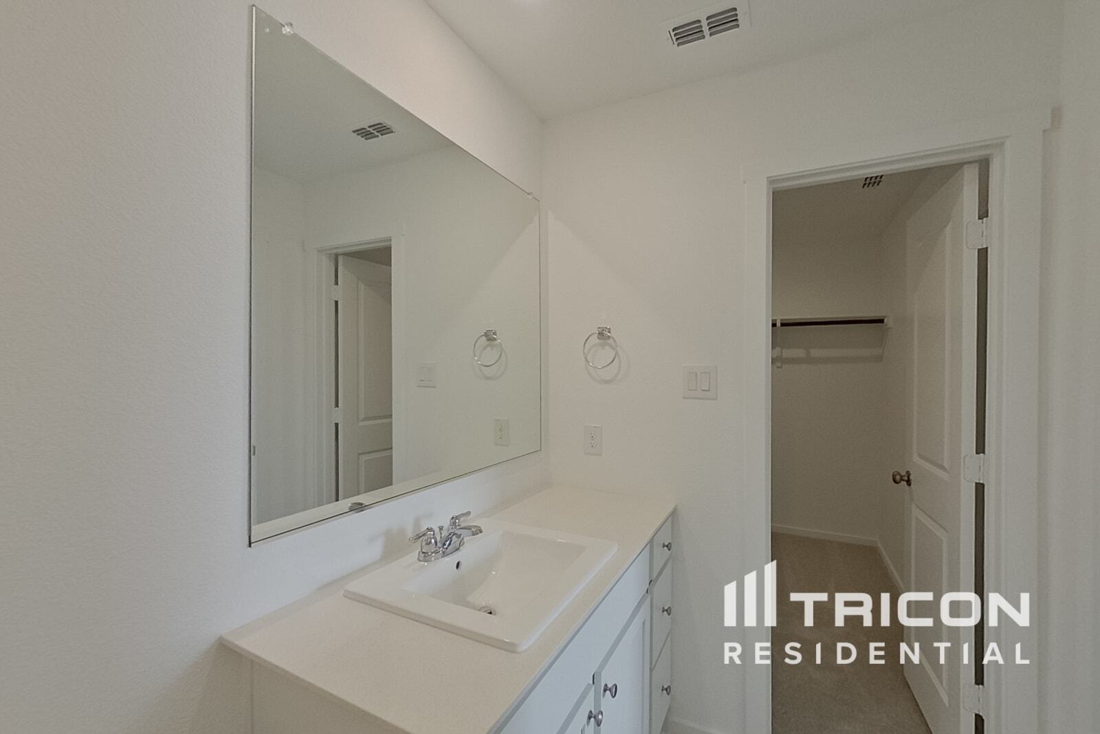 Building Photo - 831 Ginkgo Wy