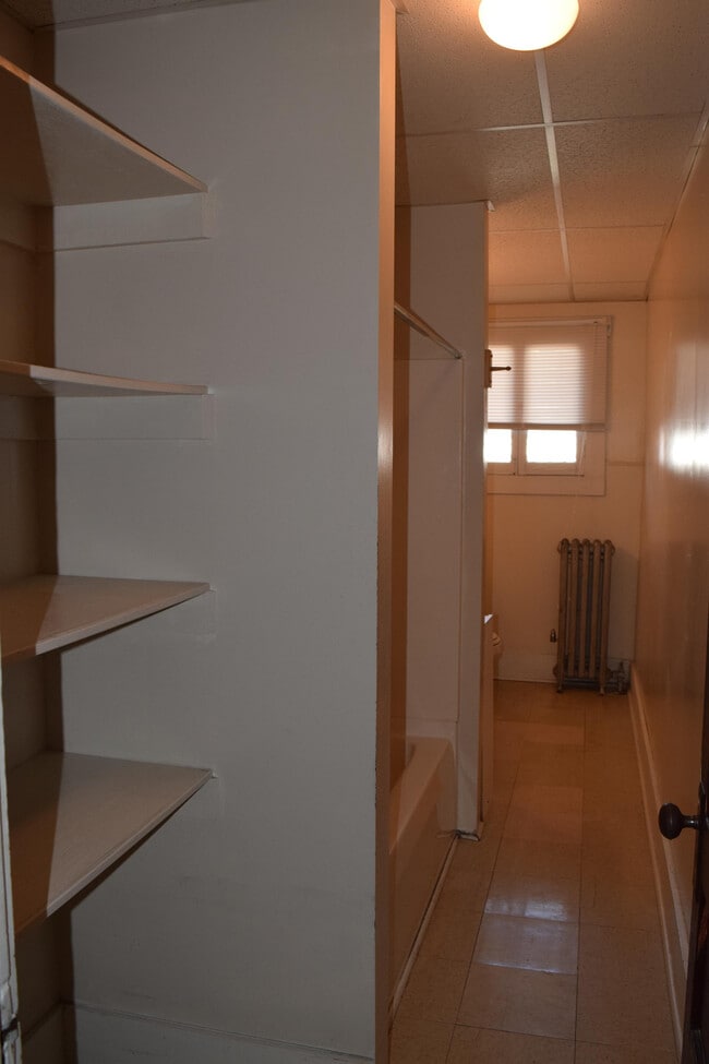 Building Photo - 136 W High St