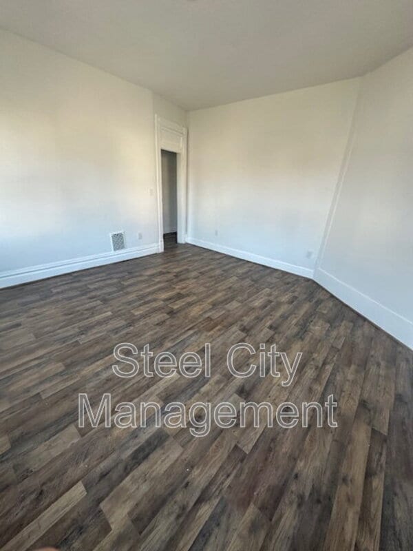 Building Photo - 211 S 7th St