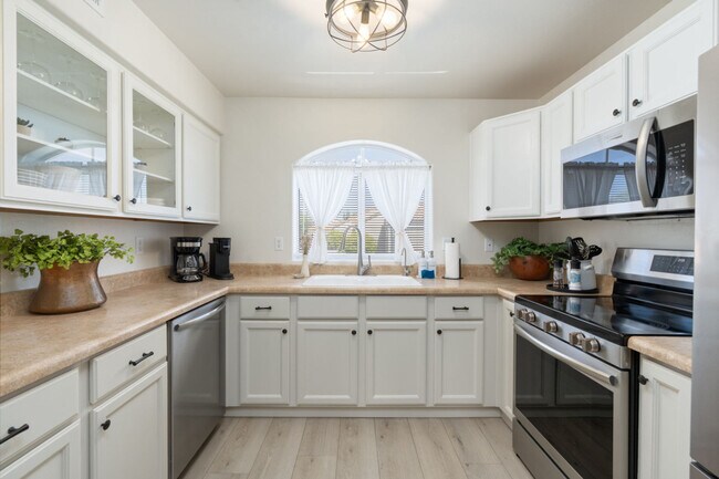 Building Photo - 10401 N 52nd St