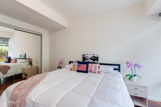 Building Photo - 7137 E Rancho Vista Dr