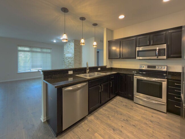 Building Photo - Beautiful Ranch 2 bed/2 bath Condominium