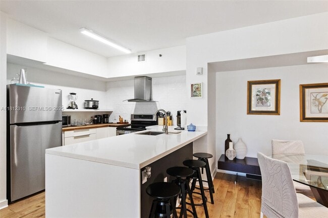 Building Photo - 19999 E Country Club Dr