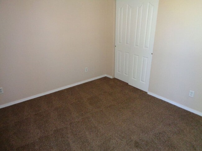 Building Photo - Adorable Single Level Eastside Home With E...