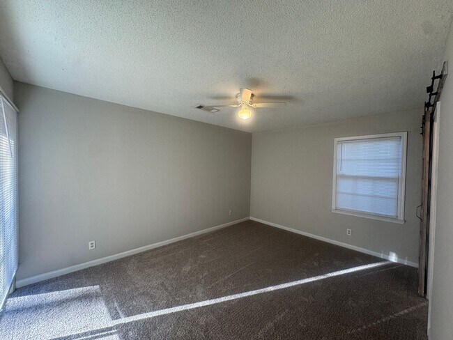 Building Photo - Perfection!!