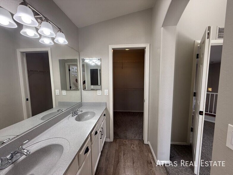 Building Photo - 2040 N 106th Ave