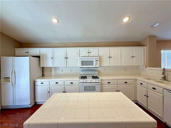 Building Photo - 1420 Dream Bridge Dr