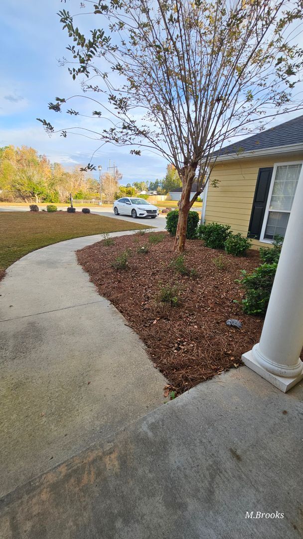 Building Photo - Country living but conveniently located in Kingsgate S/D in North Lowndes County near Moody AFB.