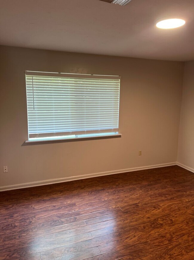 Building Photo - 134 N Meyers Dr