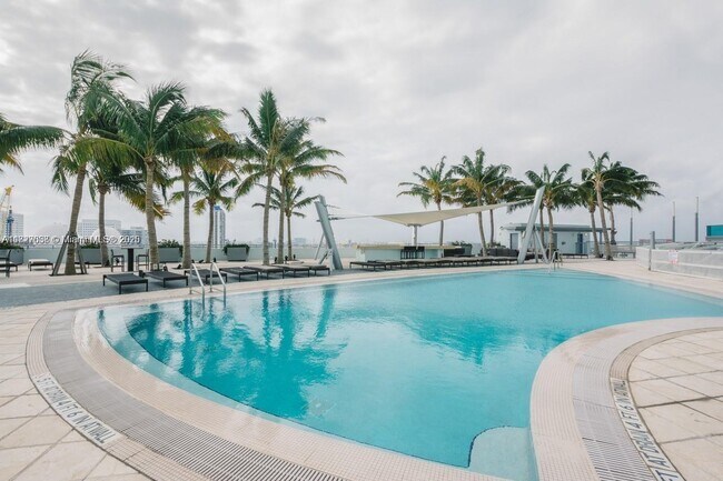 Building Photo - 900 Biscayne Blvd