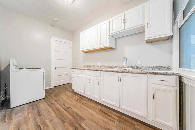 Building Photo - 2020 W 99th St