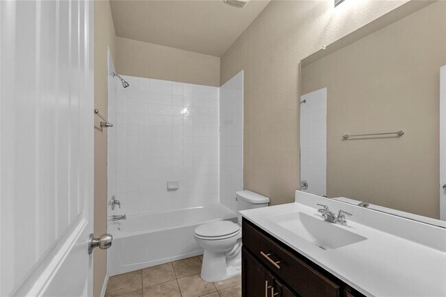 Building Photo - 2880 Donnell Dr