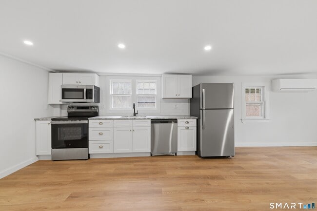 Building Photo - 96 W Main St