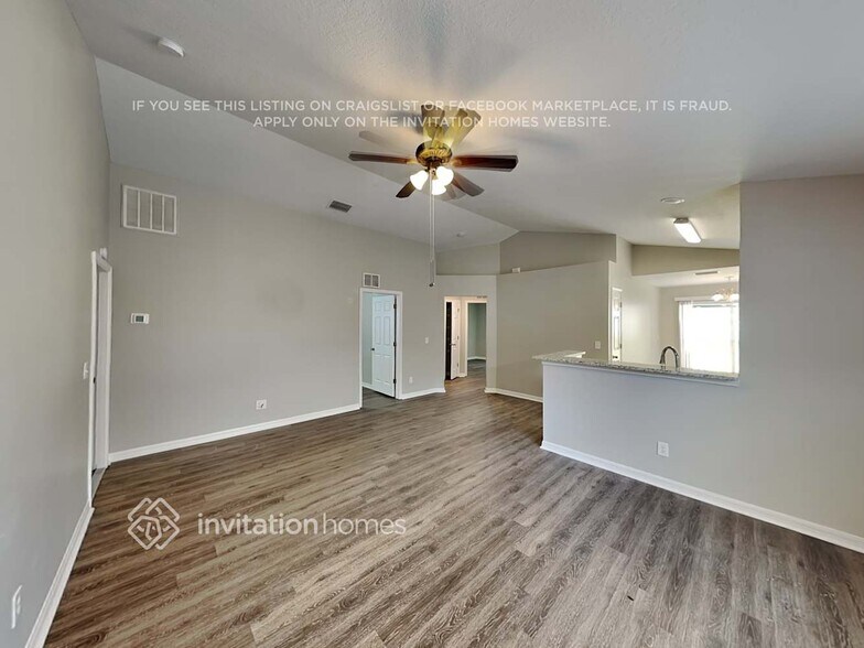 Building Photo - 10303 Lakeside Vista Dr