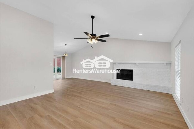 Building Photo - MOVE IN READY  Completely Refreshed Euless...