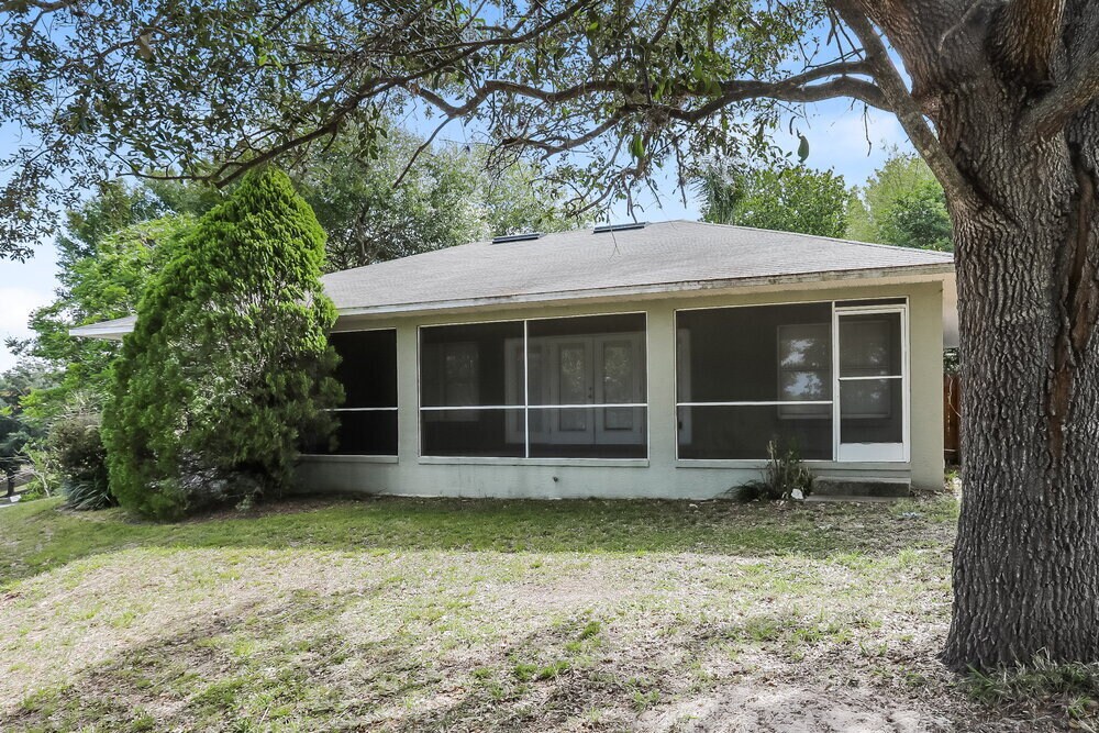 Building Photo - 210 Bloxam Ave