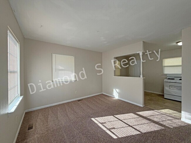 Building Photo - JUST REDUCED!  2 Bedroom House with Large ...