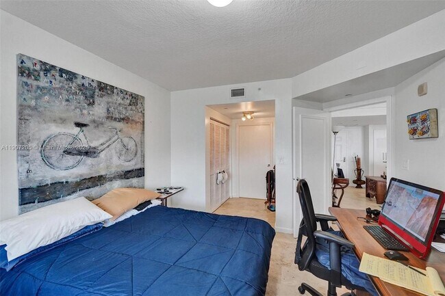 Building Photo - 19501 W Country Club Dr