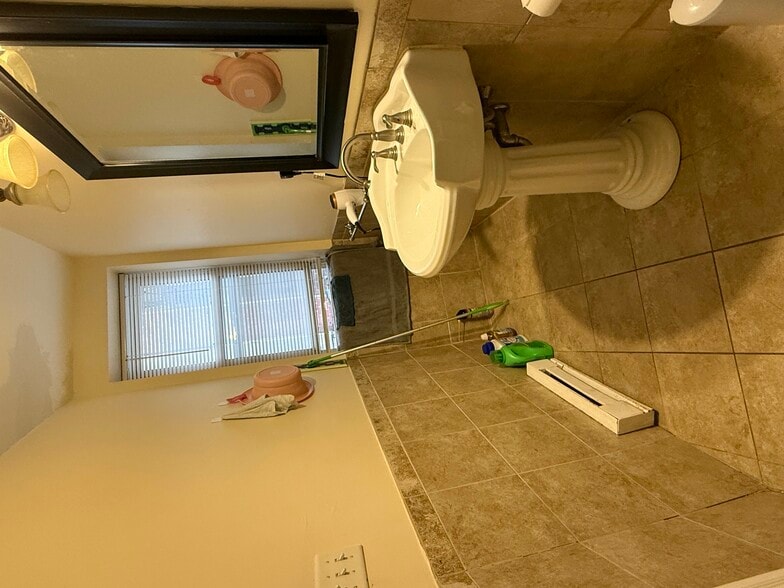 Building Photo - 55 Park Dr