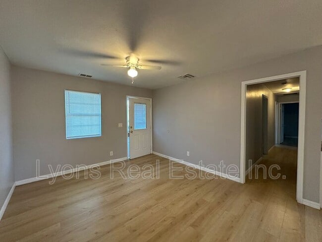 Building Photo - 4717 Douglas Ln