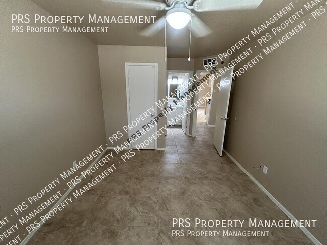Building Photo - 551 S Lesueur