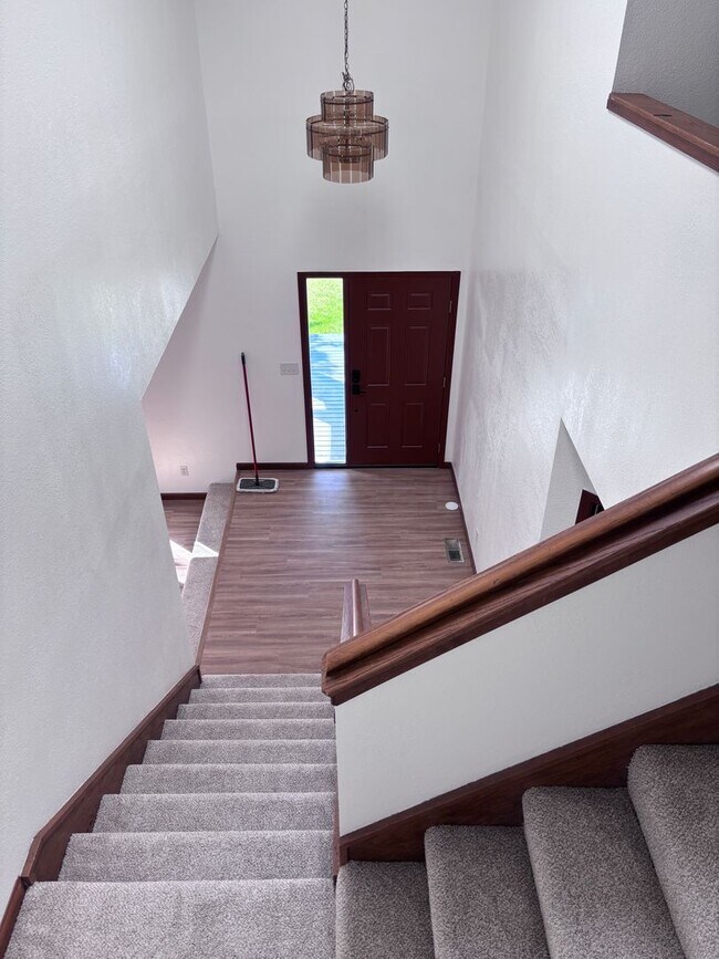 Building Photo - Newly Updated 4 Bedroom East Anchorage Home!