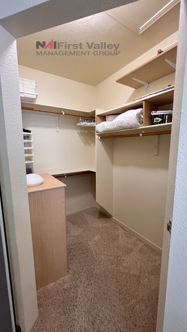 Building Photo - 1 Bed/1 Bath Upstairs Executive **Move In Special — First Month FREE!**