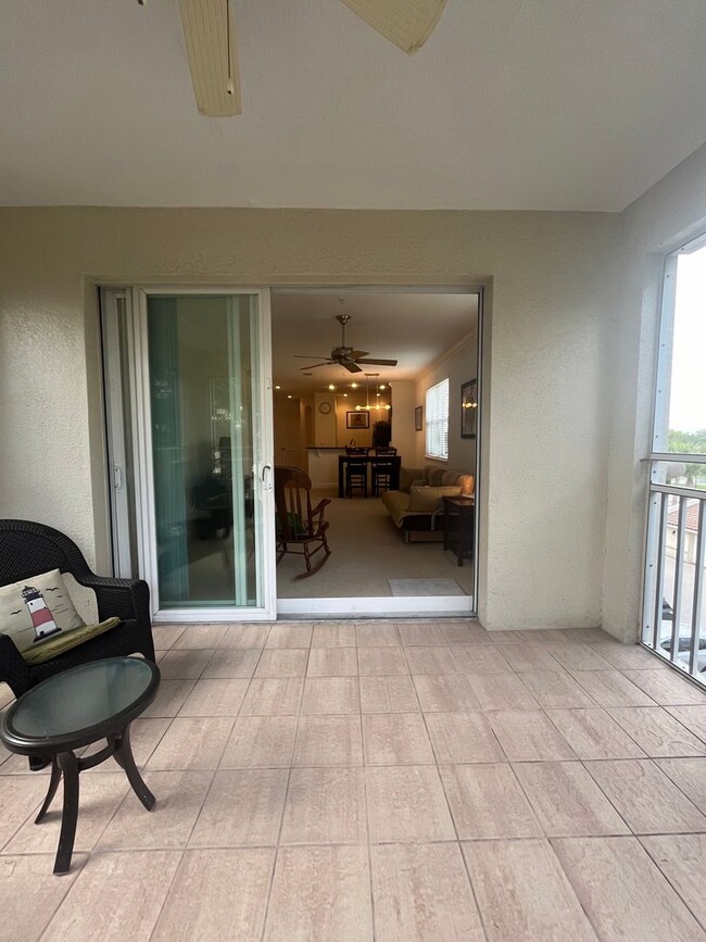 Building Photo - FURNISHED 2/2 condo in The Tidelands!