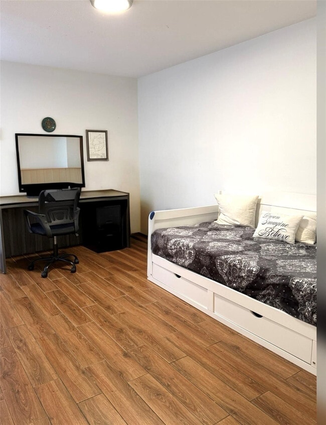 Building Photo - 8014 NW 15th Manor