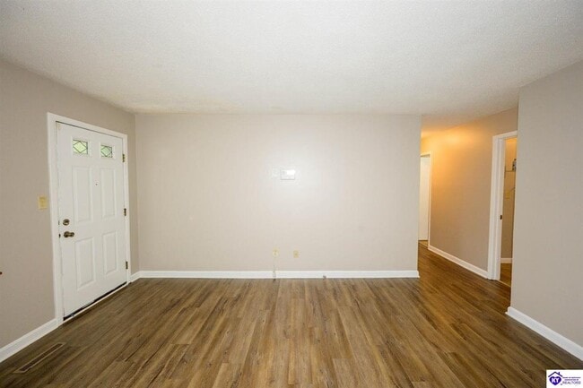 Building Photo - 301 Mallory St