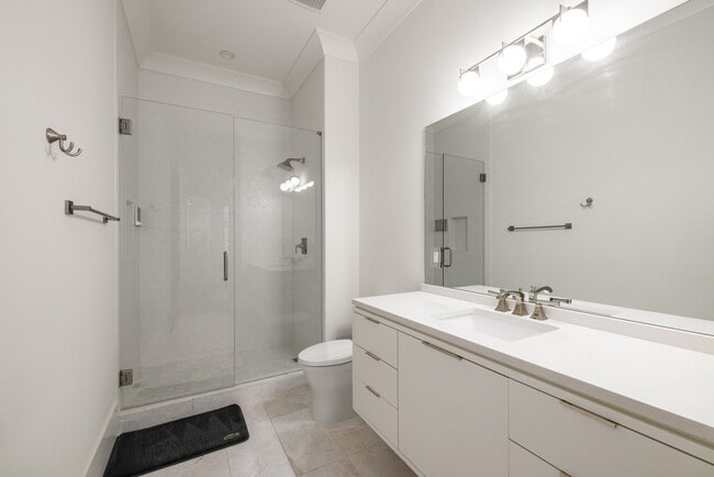 Building Photo - 306 Pinecrest Rd NE