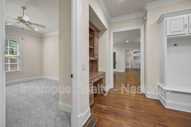 Building Photo - 7 Crooked Stick Ln