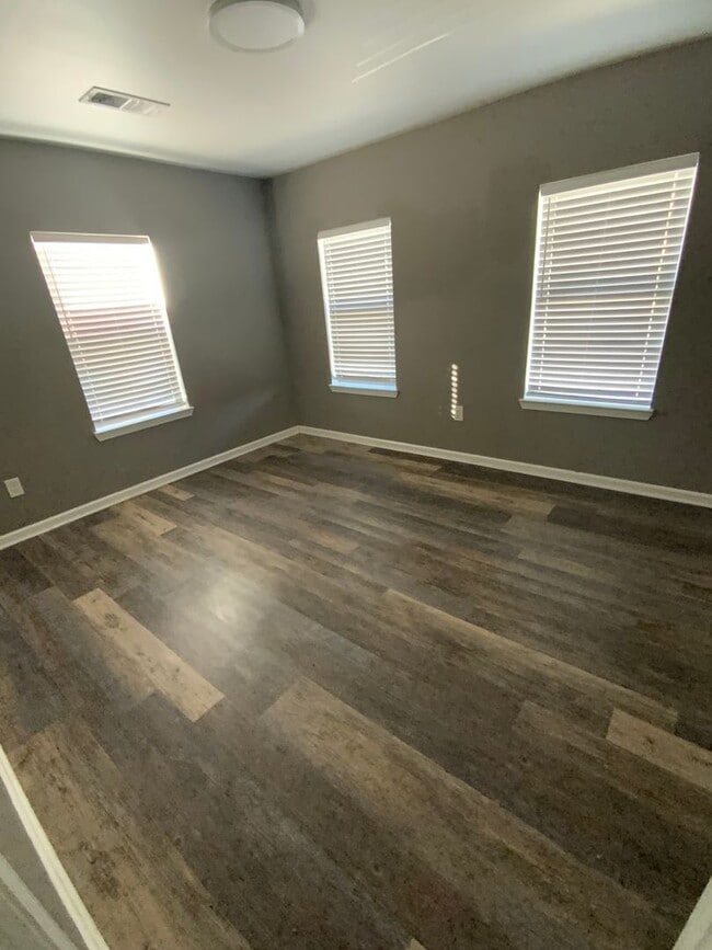 Building Photo - 111 E Pine St