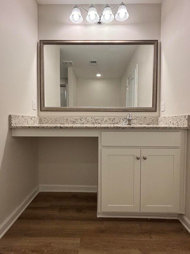 Building Photo - 1785 Snead Dr