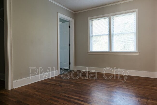 Building Photo - 5313 Randall Ave
