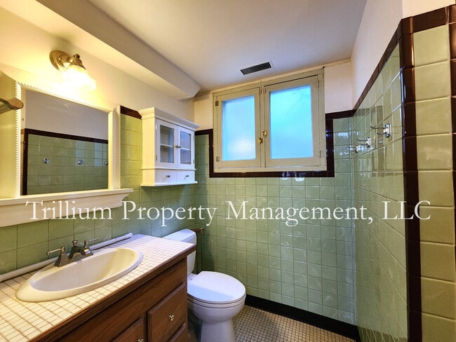 Building Photo - 405 SE 68th Ave