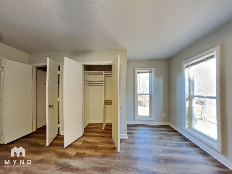 Building Photo - 137 Candlewick Dr