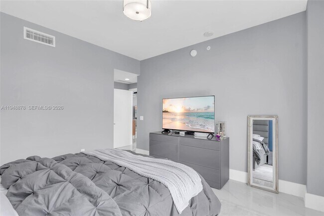 Building Photo - 17111 Biscayne Blvd