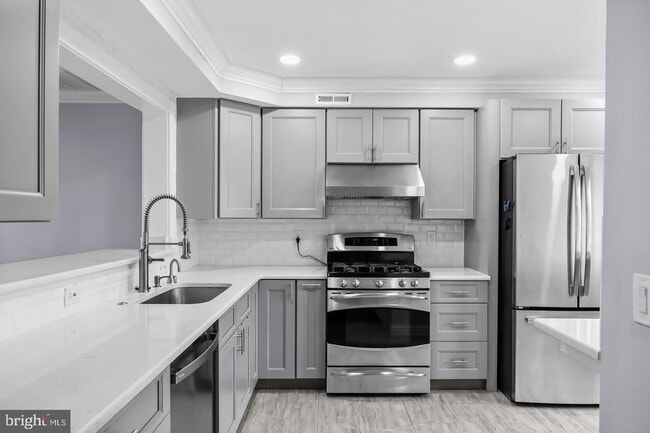 Building Photo - 17 Winchester Dr