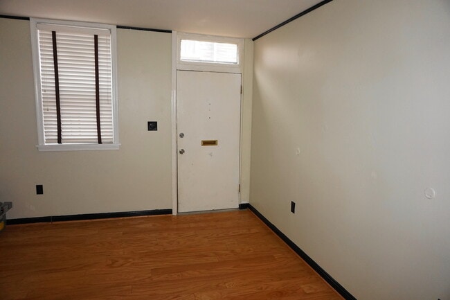 Building Photo - Charming 2 Bedroom Townhome in Upper Fells...